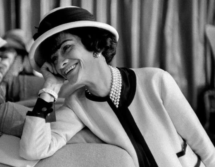A good friend fiber cheat Coco Chanel si celebrele sale sacouri | Gabi Urda